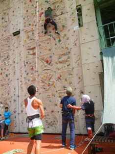 climbing image